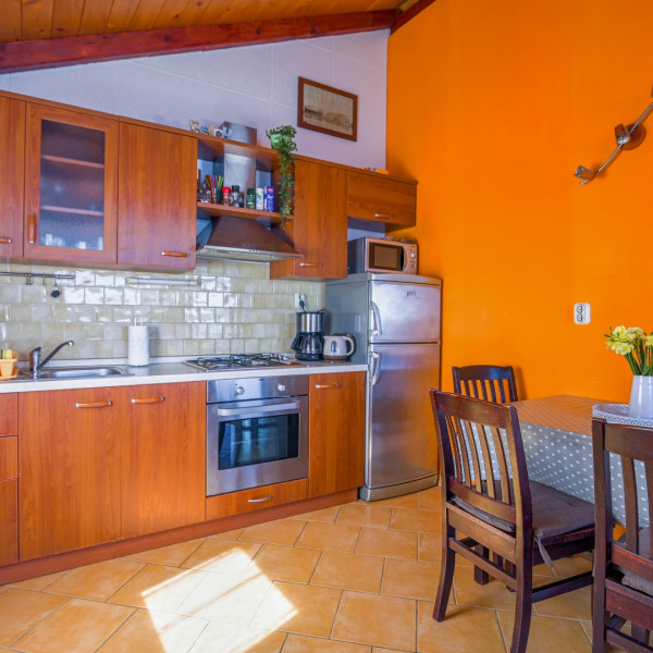 Kuhinja, Apartman Dora, Apartmani Lady D, Dora i Ribarska kuća Dario, Murter Betina