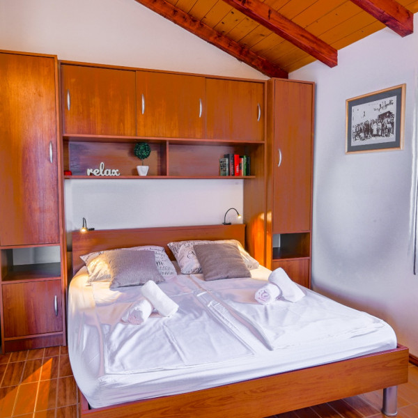 Bedrooms, Apartman Dora, Lady D Apartments, Dora and Dario's Fisherman's House, Murter, Croatia Betina