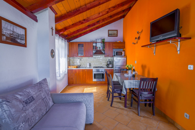 Dora, Lady D Apartments, Dora and Dario's Fisherman's House, Murter, Croatia Betina